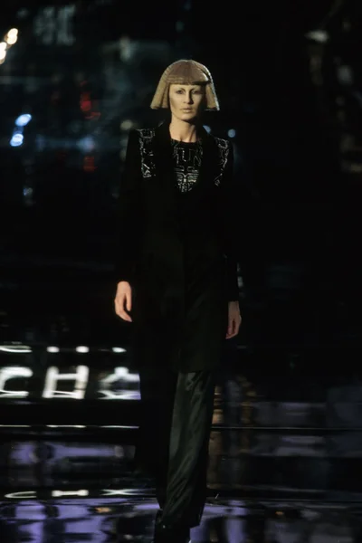 Look 25